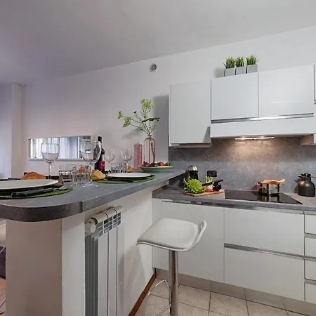 Modern Lakefront 1-bedroom * Acquaseria