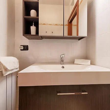 Modern Lakefront 1-bedroom Lägenhet *