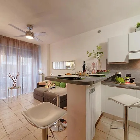 Modern Lakefront 1-bedroom Lägenhet
