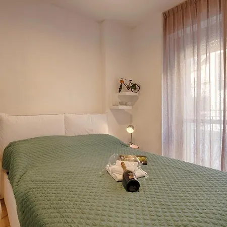 Modern Lakefront 1-bedroom * Acquaseria