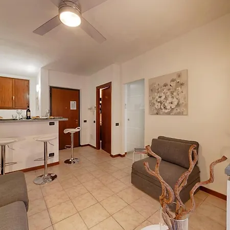 Modern Lakefront 1-bedroom