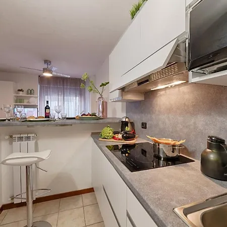 Modern Lakefront 1-bedroom