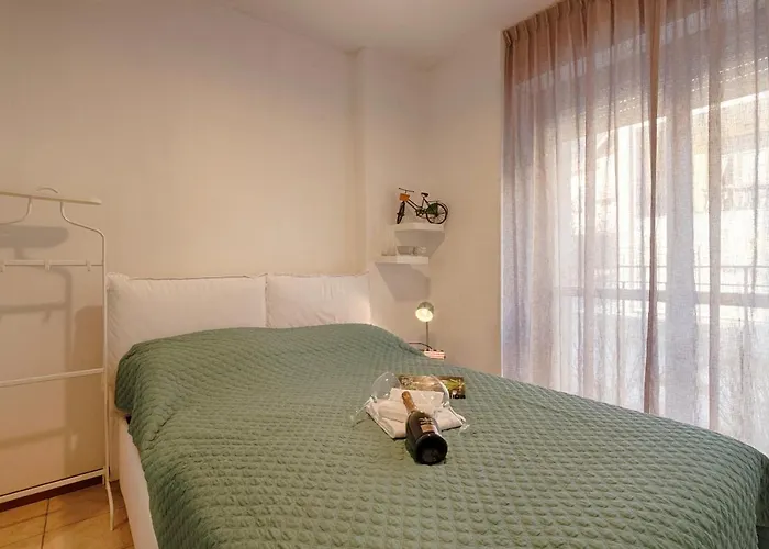 Modern Lakefront 1-bedroom * Acquaseria