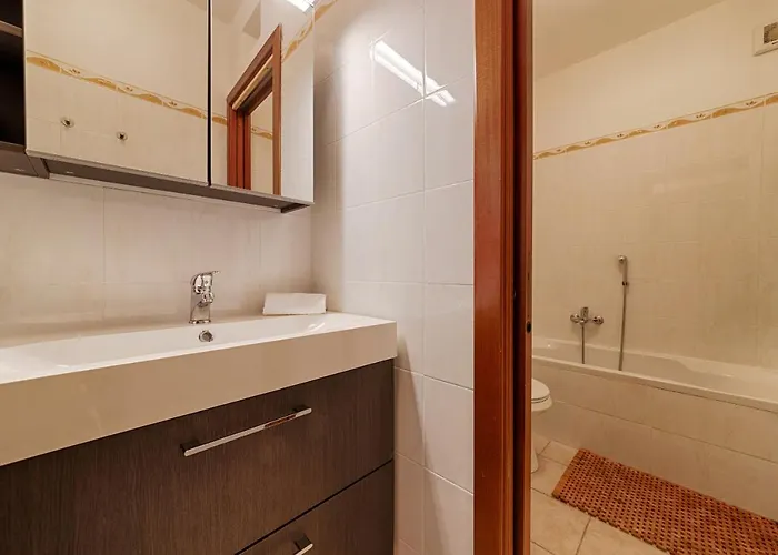 Modern Lakefront 1-bedroom Appartement Acquaseria