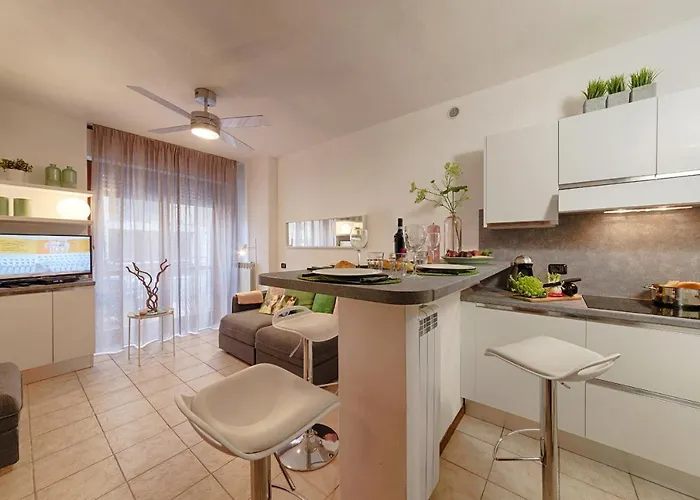 Modern Lakefront 1-bedroom Appartement