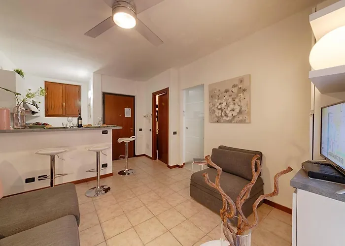 Modern Lakefront 1-bedroom