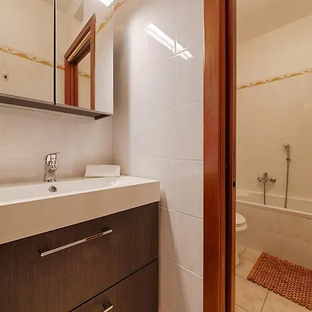 Modern Lakefront 1-bedroom 아파트 Acquaseria